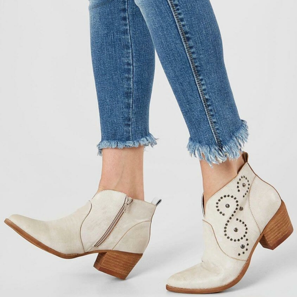 Mi.Mi Shoes - Mi.Mi posh ankle booties